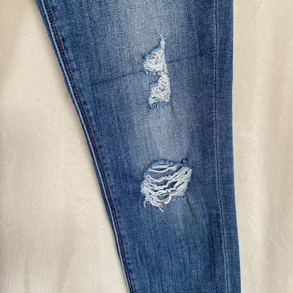 Women’s Express Cropped Jean Leggings - Picture 4 of 9